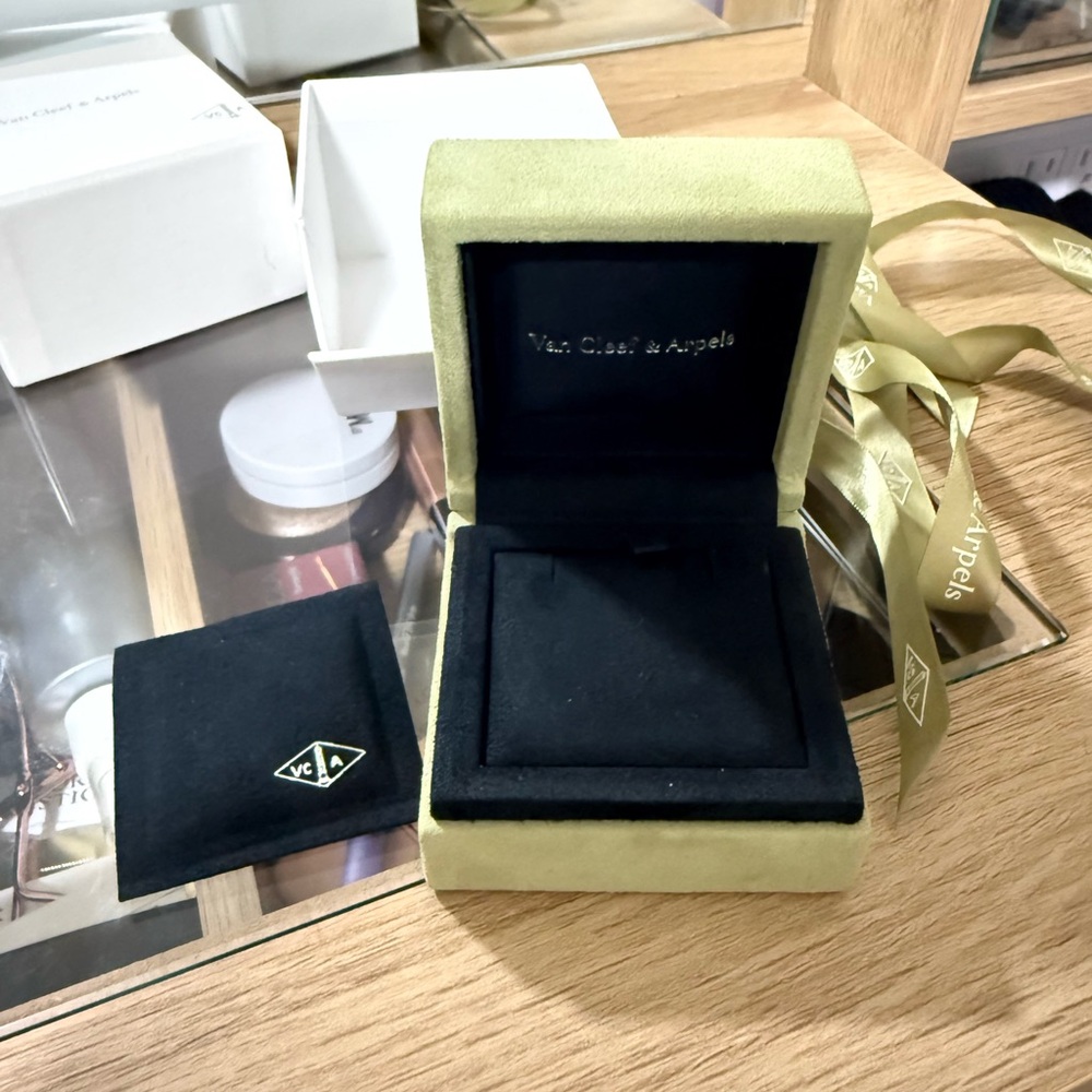 Van Cleef & Arpels Necklace Box with Green Ribbon